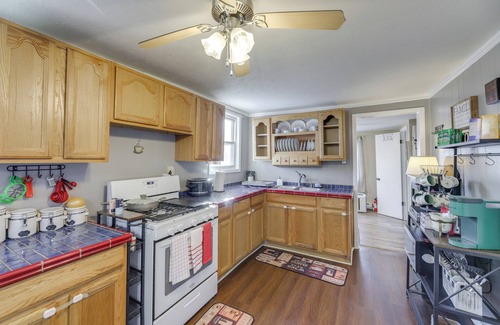 Englewood Haus | 3 Mi to Englewood Dam: Pet-Friendly Home w/ Yard!