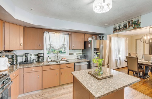 Spry Haus | 3 Mi to Lake Redman: Home w/ Furnished Pergola!