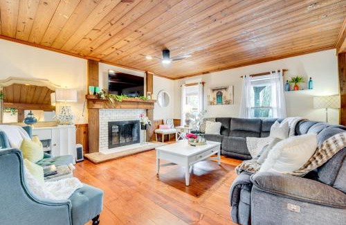 Marietta Haus | 3 Mi to Marietta Square Hot Tub Haven with 2 Patios