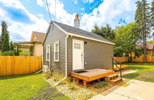 Lansing Haus | 3 Mi to Michigan State Tiny Home with Deck!