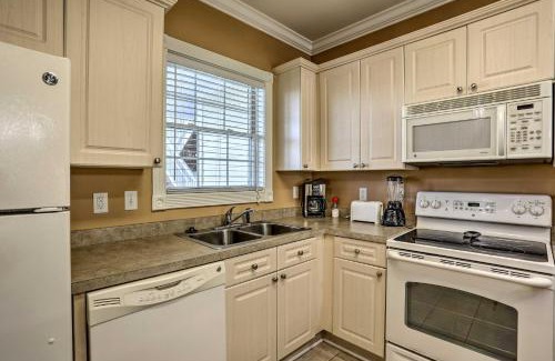 Central Myrtle Beach Wohnung | 3 Mi to Ocean Resort Condo in Myrtle Beach!