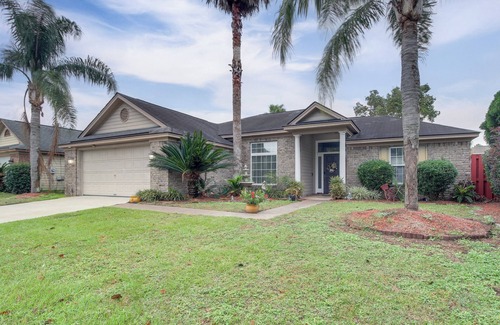 Windsor Forest Haus | 3 Mi to Oglethorpe Mall: Home w/ Fenced Yard!