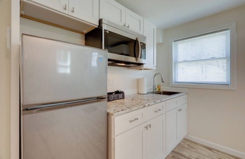 Wareham Wohnung | 3 Mi to Onset Beach: Sleek Apartment in Wareham