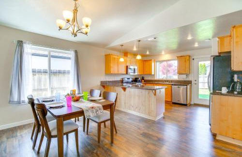 Grants Pass Haus | 3 Mi to Riverside Park Grants Pass Getaway!