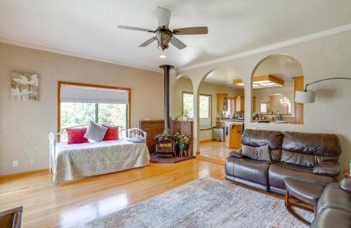Eureka Haus | 3 Mi to Sequoia Park Zoo Spacious Home with Sunroom