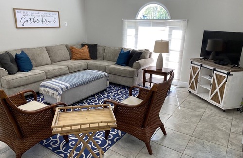 Auburn Hütte | 3 miles from the Auburn campus and Jordan Hare Stadium!