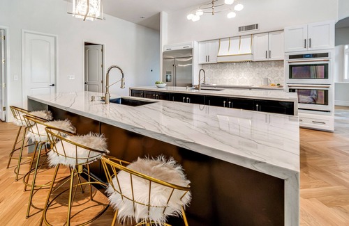 South Scottsdale Villa | ❤️️3 Min to Old Town❤️️Spectular Villa❤️️SwimBar❤️️PickleBall❤️️Golf❤️️Spa❤️️BBQ