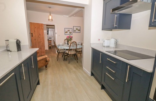 Monyash Hütte | 3 OLD HALL COTTAGES, family friendly, with open fire in Bakewell