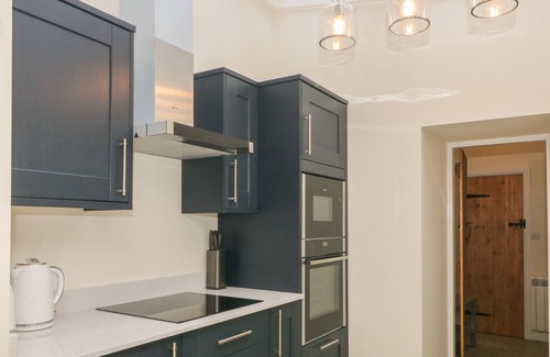 Monyash Hütte | 3 OLD HALL COTTAGES, family friendly, with open fire in Bakewell