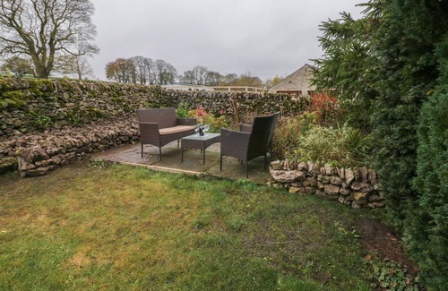 Monyash Hütte | 3 OLD HALL COTTAGES, family friendly, with open fire in Bakewell