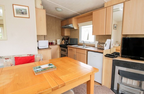 Much Wenlock Hütte | 3 OLD ORCHARD, family friendly, with a garden in Much Wenlock