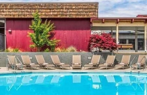 Tri-Cities Resort | 3 Pet-friendly Units Close to Gesa Carousel of Dreams! w/ Onsite Pool, Parking