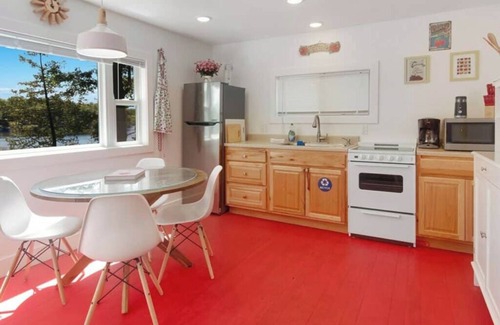 Mayfield Hütte | 3 Sandy Beachfront Cabins on Beautiful Spider Lake - Betty's Hideout