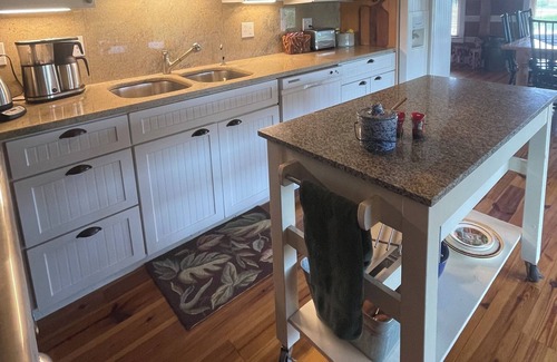Pittsfield Sonstige | 3 story log home with walkout basement, 27 acres, & pond in central Pike County!