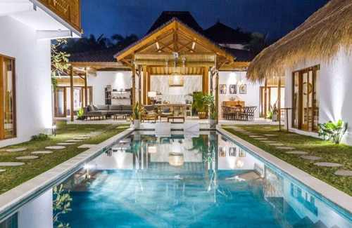Seminyak Villa | 3 Villen im Zentrum von Seminyak / 38pax verbunden
