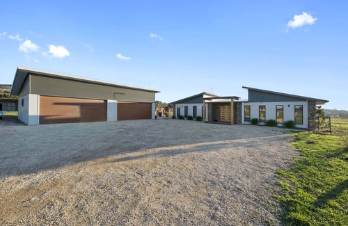 Mansfield Haus | 3 WISE MONKEYS, MANSFIELD