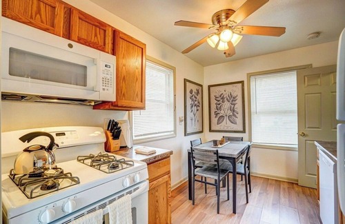 Spring Harbor Haus | 30 Day Minimum. Entire House. Washer & Dryer. A/C.