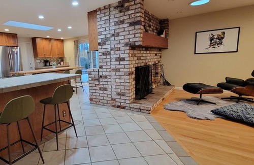 Reno/Tahoe Airport Haus | 30 mins to Mt. Rose & 7 mins to airport! Cozy Family home in Reno- pet friendly!