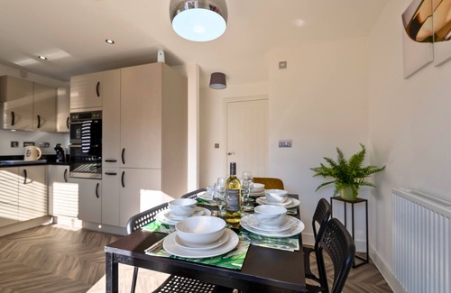 Gloucester Haus | 30%OFFMonthly|Parking|Sleeps6|FreeWifi|contractors