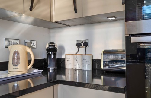 Gloucester Haus | 30%OFFMonthly|Parking|Sleeps6|FreeWifi|contractors