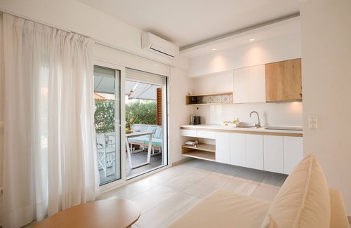 Olympiada Wohnung | 300m from Olympiada Beach with a shared pool