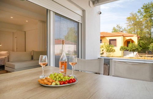 Olympiada Wohnung | 300m from Olympiada Beach with a shared pool