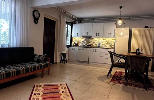 Gallipoli Haus | 300m wide summer house to detached beach