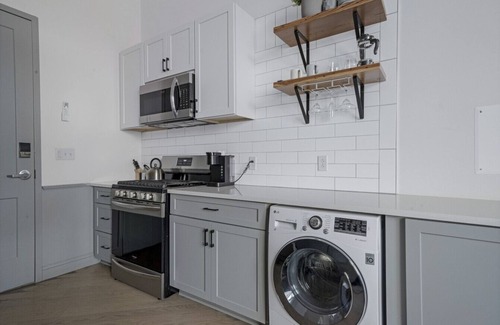 Central City Eigentumswohnung | #302 New Downtown Condo on Morris Ave