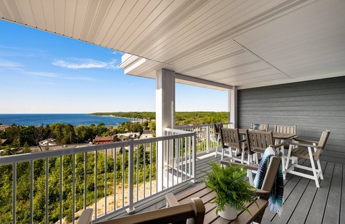 Sister Bay Eigentumswohnung | 302 with a View! Luxury 2 bed 2 bath condo with amazing views of Sister Bay