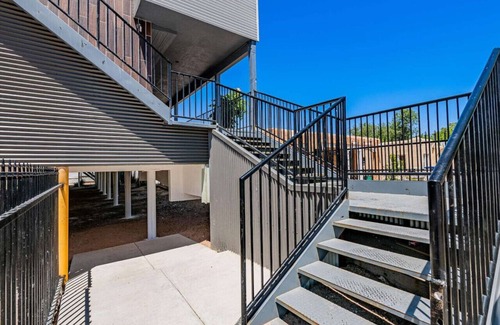 University Heights Wohnung | 305 Princeton Suite 7 Overlooking NobHill