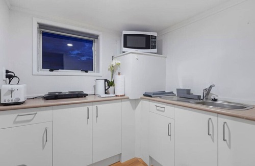 Henderson Wohnung | The Nifty Nook Studio with Parking and Wi-fi