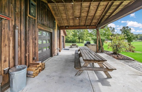 Painesville Kabine | Kodiak Falls Lodge Ohio