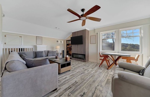 Sutter Creek Haus | 35 acres with a Charming 2-bedroom house in Sutter Creek with WiFi and AC