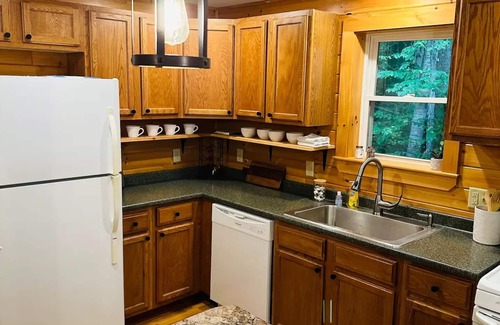 Otis Haus | 35 min to Acadia. Balsam Grove on Beech Hill Pond