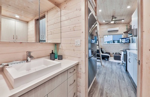 Halfmoon Bay Haus | 35 ‘ Tiny House RV pet friendly