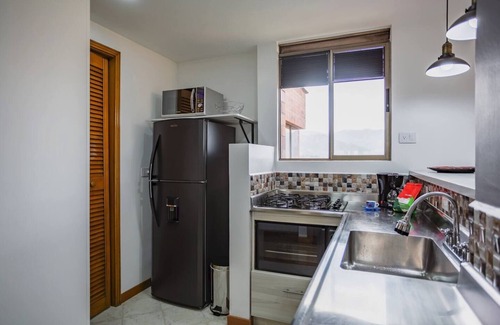 La Aguacatala Wohnung | 350MB WiFi in amazing view Medellin Mountains A/C