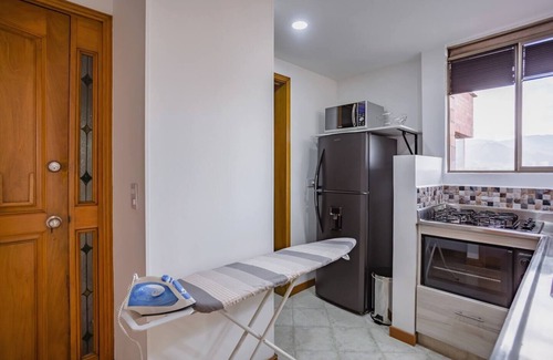La Aguacatala Wohnung | 350MB WiFi in amazing view Medellin Mountains A/C