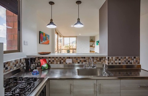 La Aguacatala Wohnung | 350MB WiFi in amazing view Medellin Mountains A/C