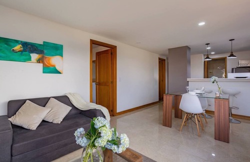 La Aguacatala Wohnung | 350MB WiFi in amazing view Medellin Mountains A/C