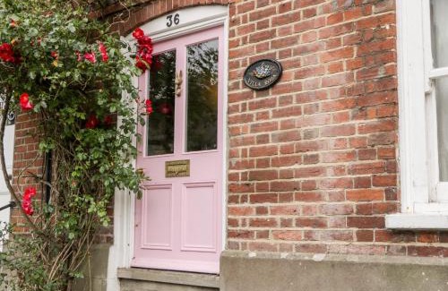 Downton Haus | 36 High Street