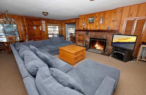 South Lake Tahoe Haus | 3664 Birch Avenue cabin