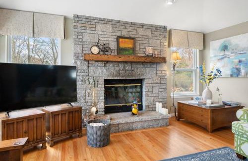 Stonington Haus | 37 Wamphassuc Rd Chteau Stonington