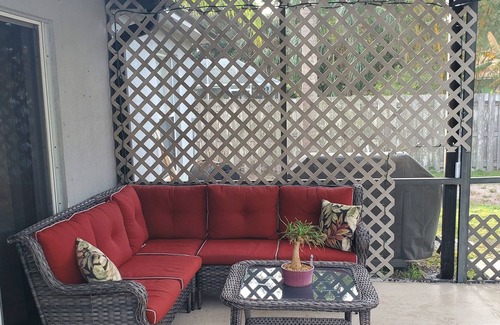 Sharpes Haus | 3bd 2 b. Heated pool 20 min from ocean and 45 from Walt Disney