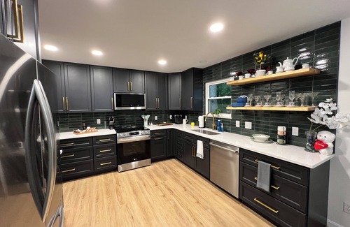 Sharonville Haus | 3bedr/3bath fully remodeled house by Summit park with furnished basement + deck