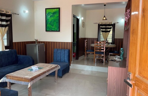 Bhimtal Hütte | 3BHK Villa near Bhimtal with Sukha valley View and parking space!