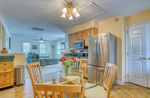 Easton Wohnung | 3Br/1Ba Pondview Langsdale House - A Historic Stay with Heart