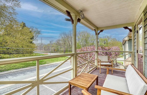 Easton Wohnung | 3Br/1Ba Pondview Langsdale House - A Historic Stay with Heart