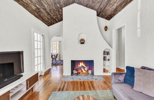 Kingston Haus | 3br 1bath - Spanish Beach Bungalow MainHouse