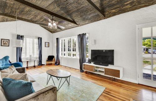 Kingston Haus | 3br 1bath - Spanish Beach Bungalow MainHouse