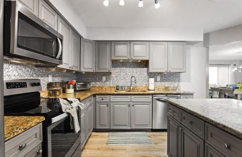 Boynton Beach Haus | 3BR 2BA Heated Pool Home Pool Table Great Location